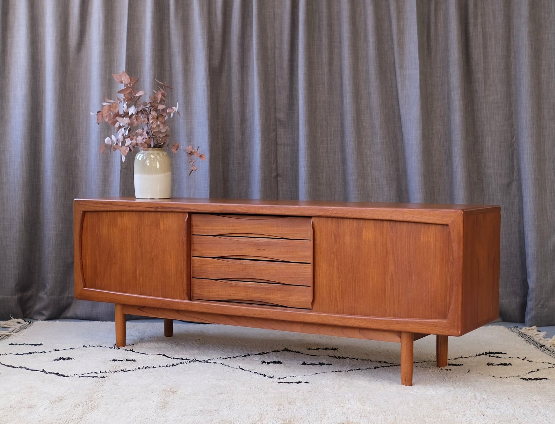 Cassettiere: Teak Sideboard H.P. Hansen, Denmark 1960,s – Usato da Bern venduto da Zmodern_VIN
