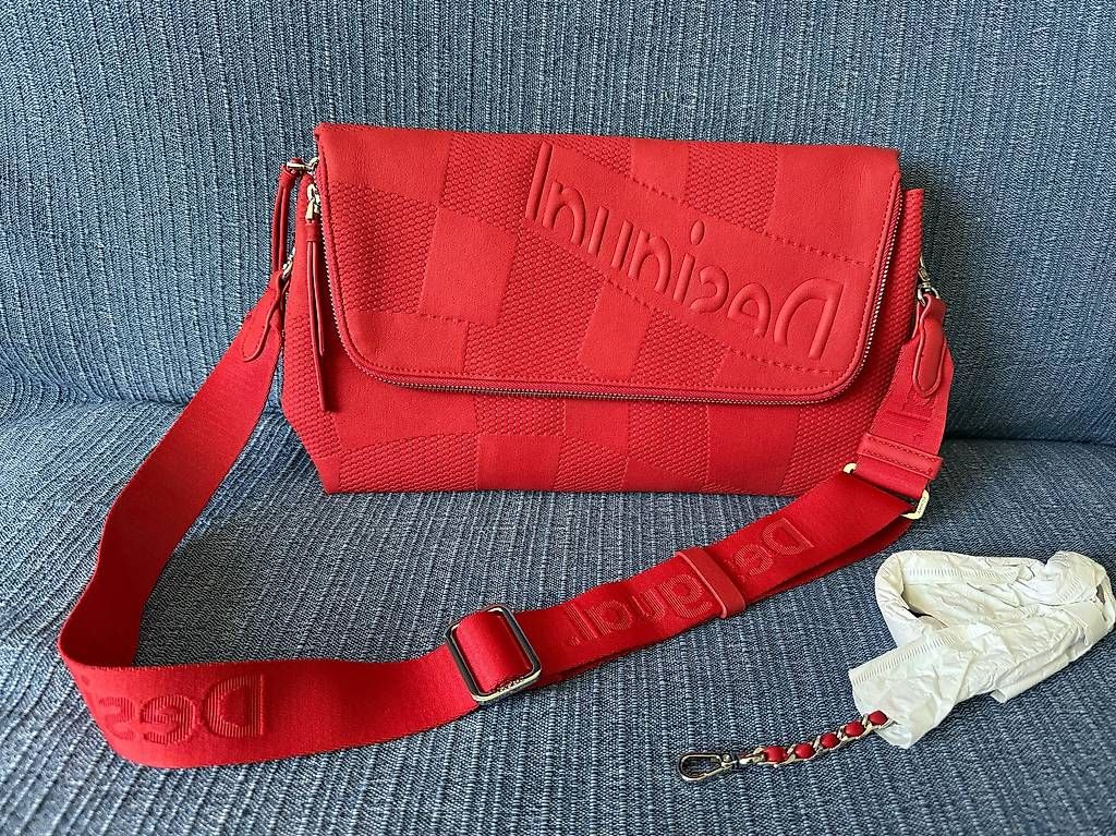 Desigual Borse da donna: Neue Desigual Umhängetasche - Orange-Rot – Usato da Ehrendingen venduto da ErikaKrisztina