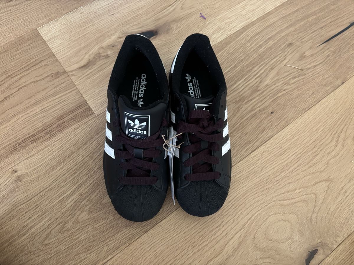 Adidas Chaussures femmes: Superstar II J, Black, 37.5 – Neuf (Voir description) à Küsnacht ZH par aliciiagdt 4