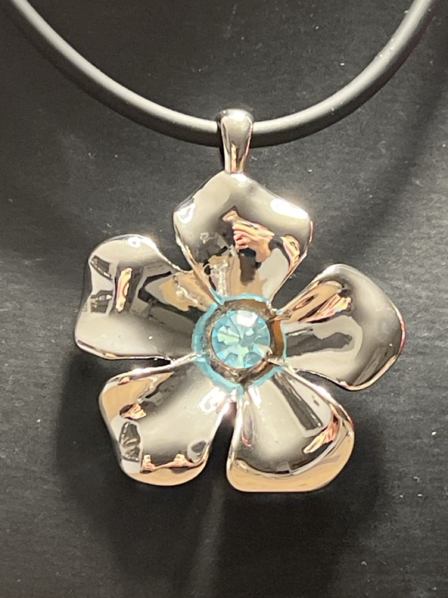 Ketten: Silberfarbige Blumenkette mit blauem Stein – Neu (gemäss Beschreibung) aus Seon von Sunny-Schmuck78 1