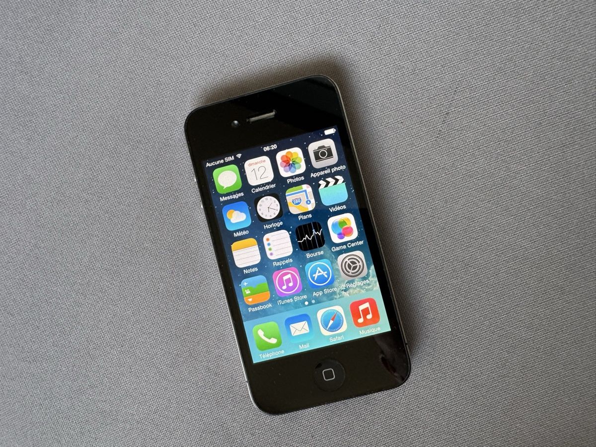 Apple Telefoni cellulari / Smartphones: Apple iPhone 4.  16GB.      Comme Neuf – Usato da Lausanne venduto da Denis- 1