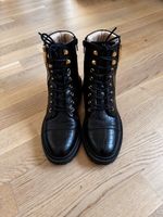 Schwarze Stiefeletten/Boots in Krokooptik und Gold Details