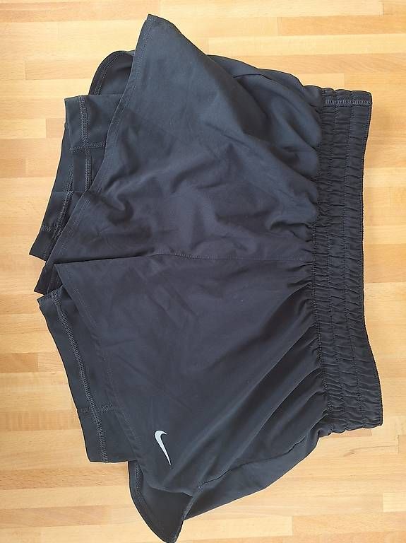 Pantalons: Nike Shorts – D'occasion à Frutigen par elle_nnam