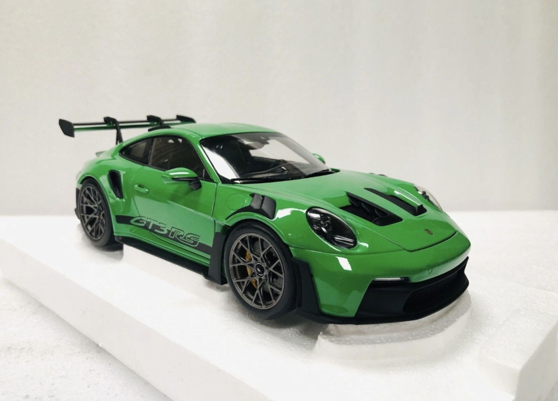 Porsche Modellini d'auto: Porsche 911 (992) GT3 RS Python Green Limited Édition NOREV – Nuovo e nell'imballaggio originale da La Joux FR venduto da Pepere5 5