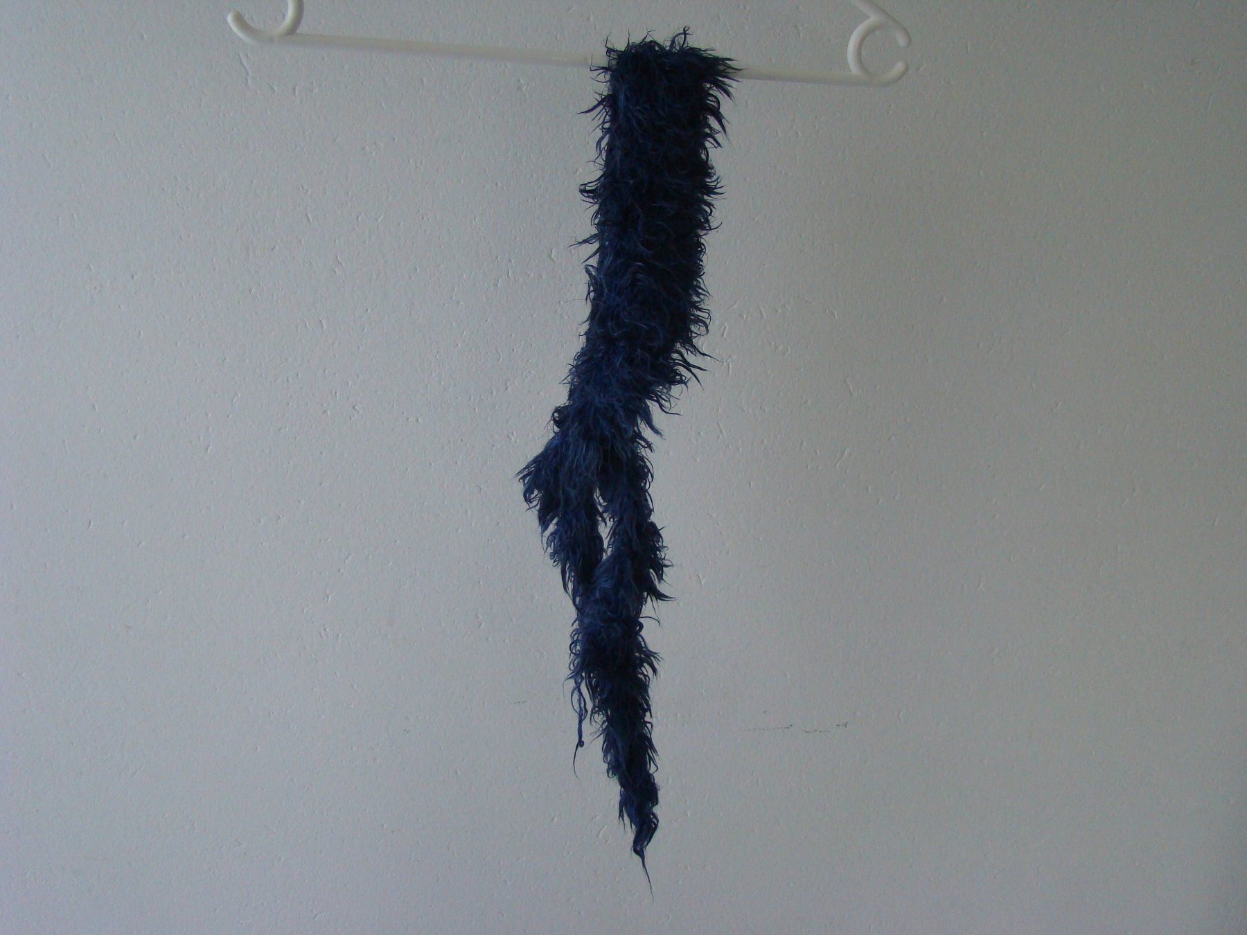 Foulards, Tücher & Schals: Schal dunkelblau gestrickt, fransig – Gebraucht aus Malters von burzi