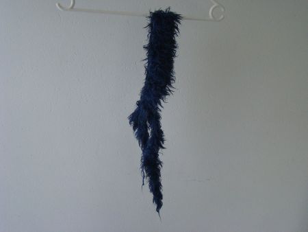 Schal dunkelblau gestrickt, fransig