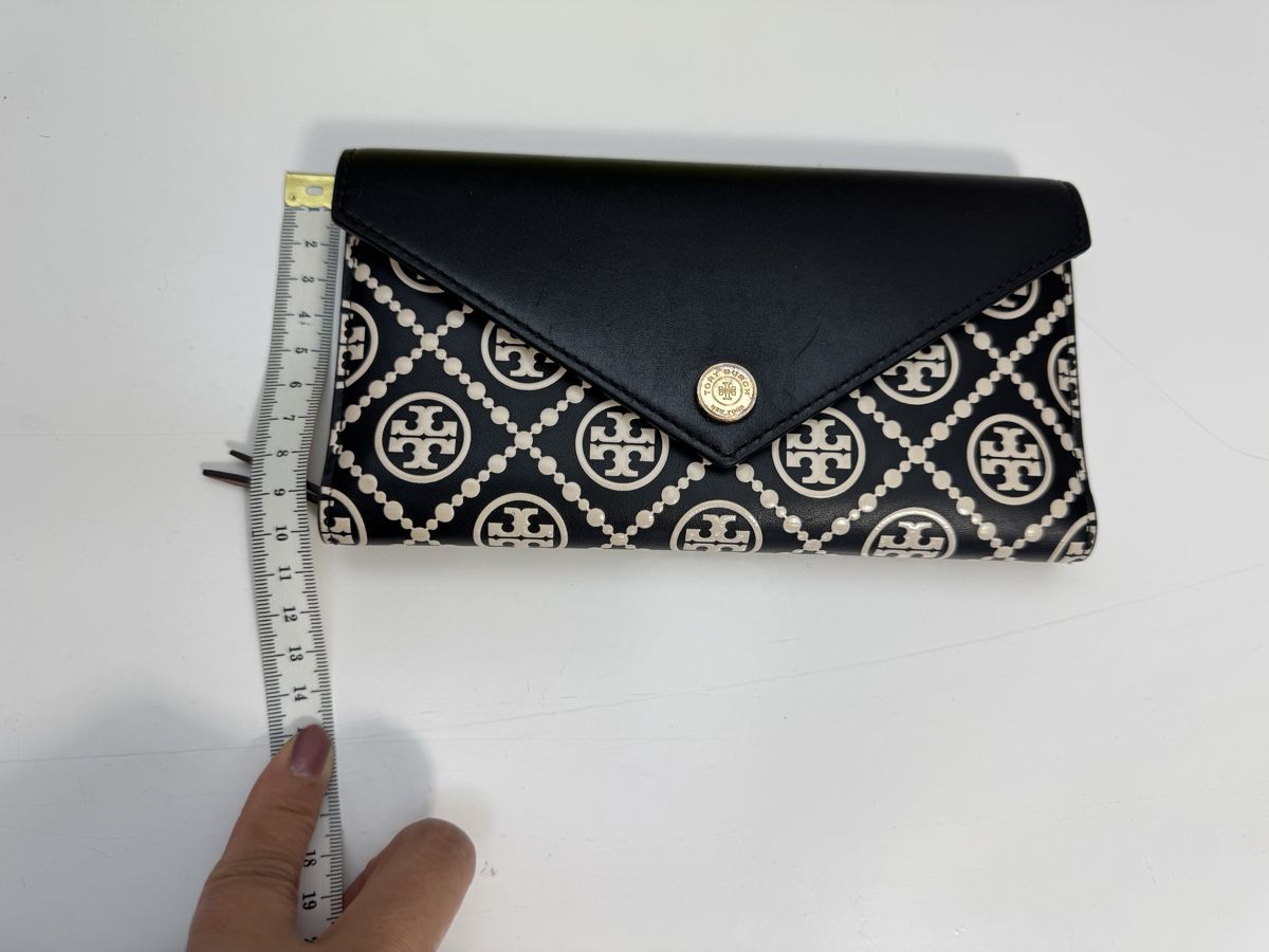 Tory Burch Portemonnaie: T MONOGRAM CONTRAST EMBOSSED ENVELOPE WALLET – Gebraucht aus Hurden von rac_wyf8 1