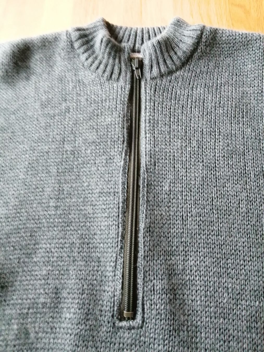 Maglioni & Felpe: Herren Pullover grau mit Reissverschluss Grösse 52 – Usato da Honau venduto da holunder3 1