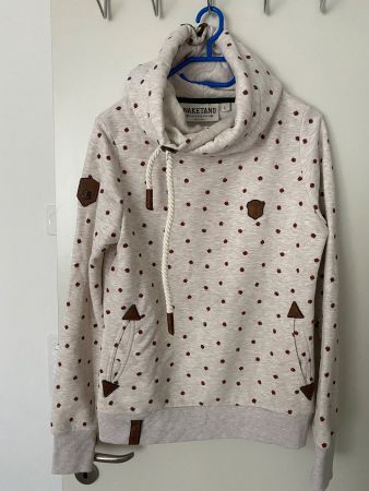 Naketano Pullover mit Kragen. Rote Herzen.  Grösse S/M