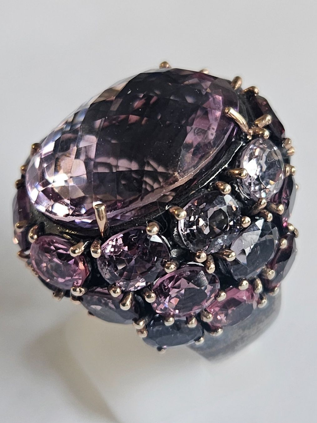 Anelli: Ring mit rosa Steinen und dunklem Silber Grösse 59 – Nuovo (secondo la descrizione) da Zürich venduto da Bieter04