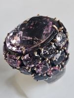 Ring mit rosa Steinen und dunklem Silber Grösse 59