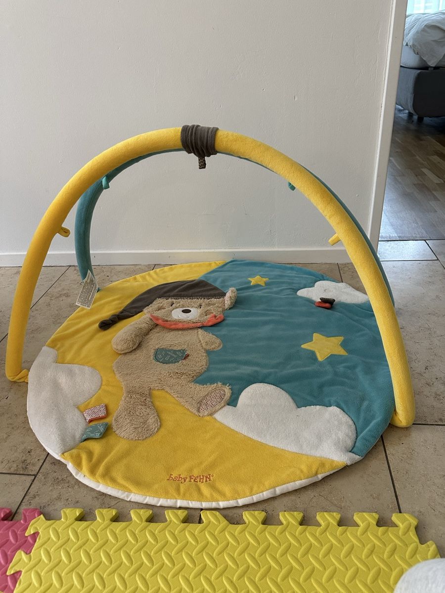 Tappeto da gioco: Fehn Spieldecke mit Spielbogen - Activity Decke – Usato da Zürich venduto da ana_8nfc