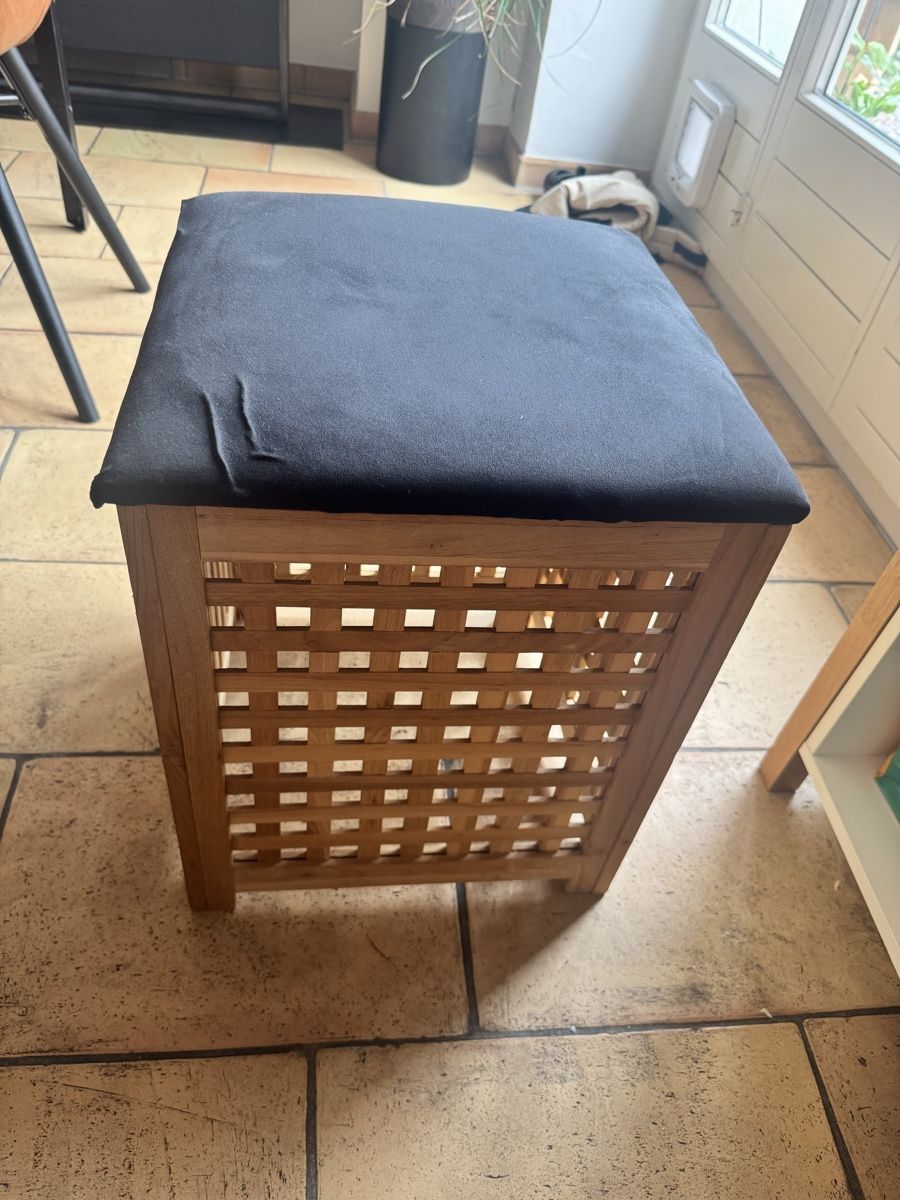 Sgabelli: Wooden storage stool black cushion 45cm height – Usato da Seuzach venduto da Wolf936 2