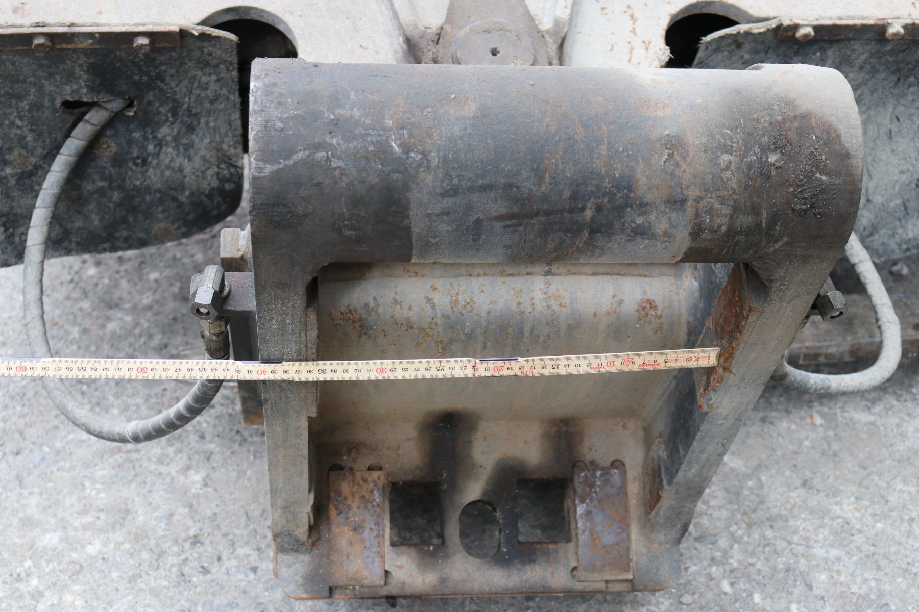 Accessoires tracteur, véhicule agricole: Schwenklöffel, 1600mm – D'occasion à Unteriberg par Konstibau 5
