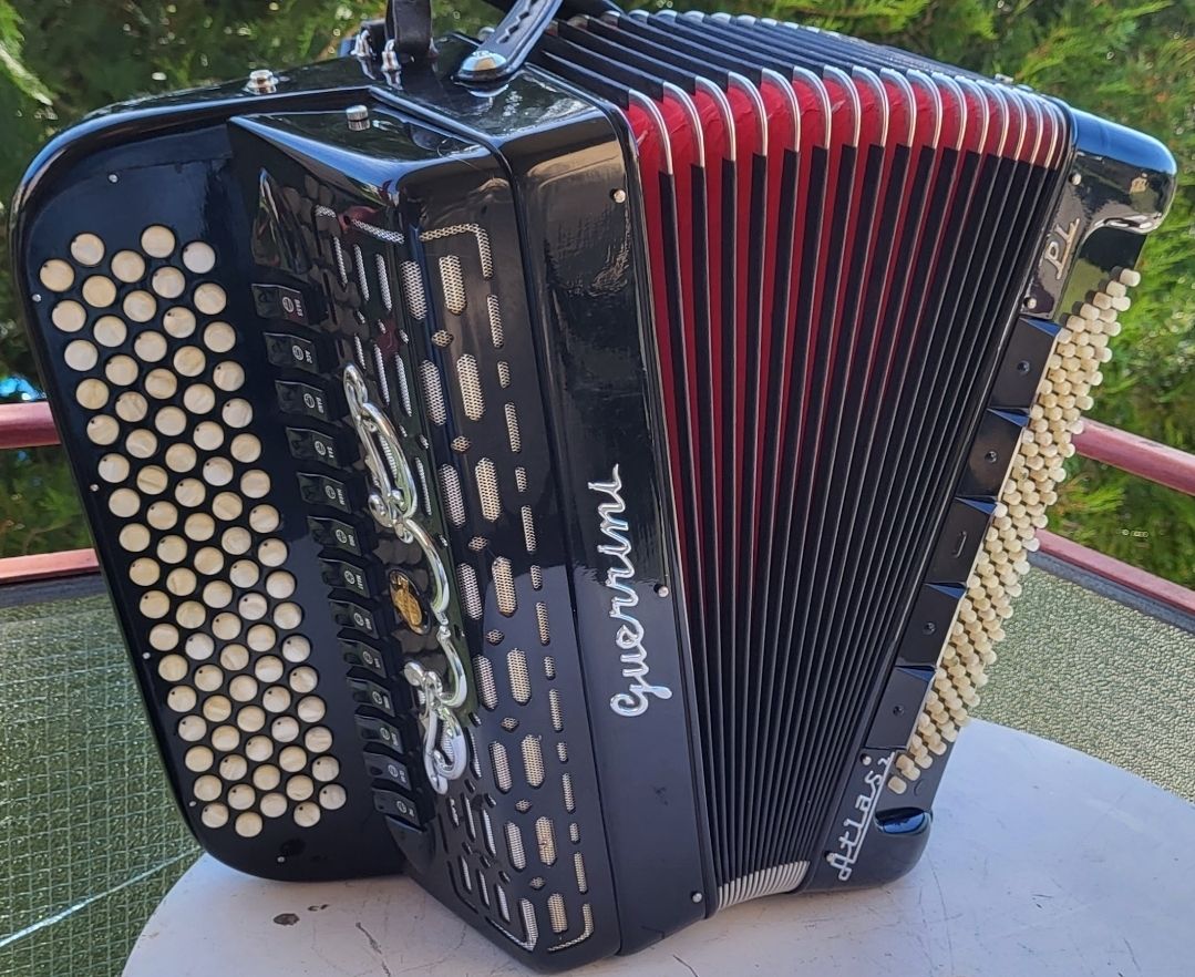 Strumenti musicali: Accordéon Guerrini 4 voix Itália – Usato da Penthalaz venduto da EvandroLuz 1