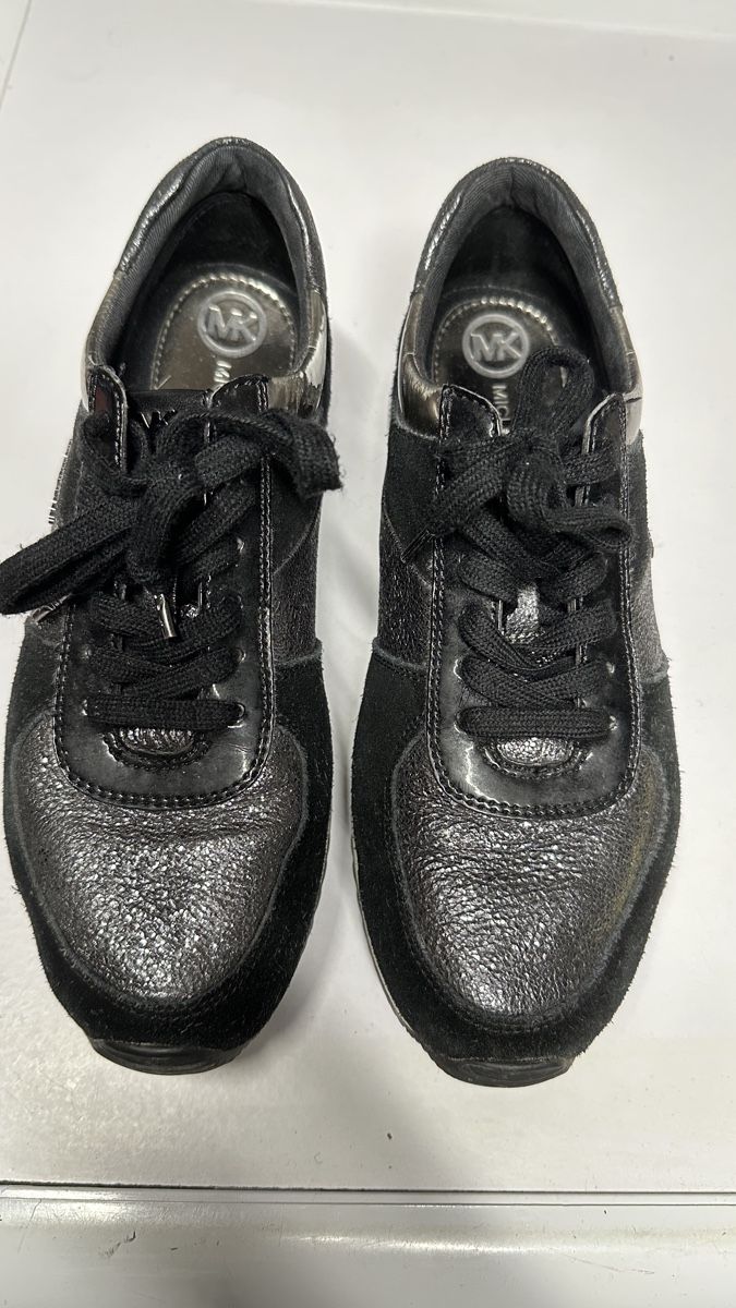 Michael Kors Damenschuhe: Michael Kors Sneaker Schwarz Grösse 38 – Gebraucht aus Zürich von Rammis