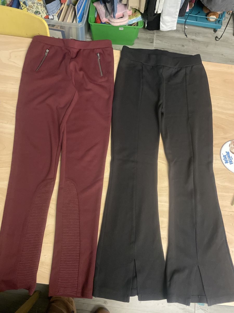 Polyester Pantaloni: 2 Polyester Hosen mit Schlitz, Grösse 146/152- Top! – Usato da Obergerlafingen venduto da cabo4