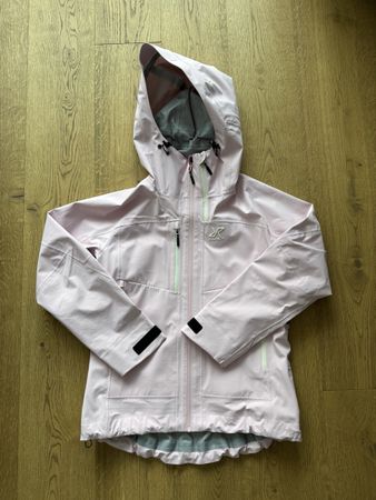 Rosa Revolution Race Hardshell Jacke
