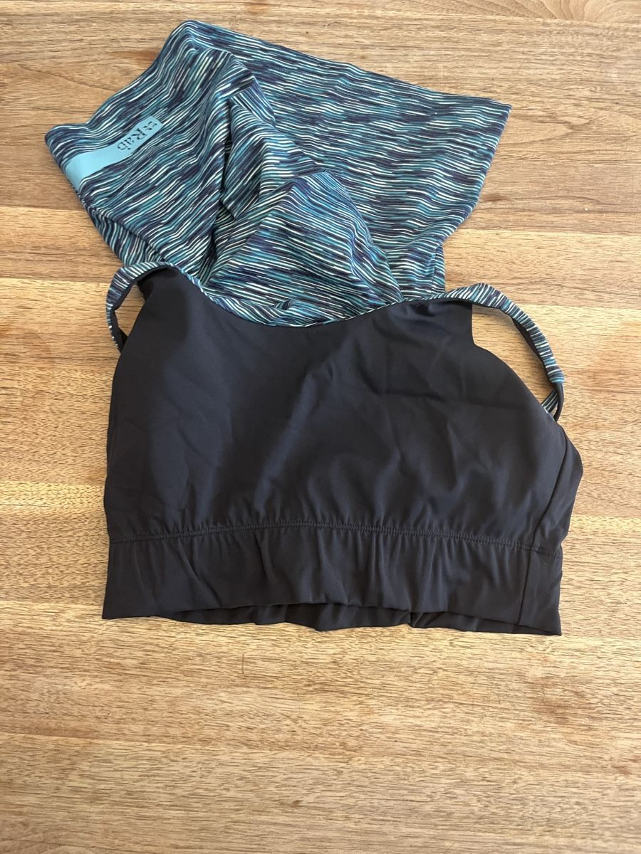 Lotti di vestiti: Sportkleidung Grösse S-M – Usato da Weesen venduto da D0101D 6