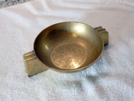 Aschenbecher, Messing, rund, Ø 12 / 16.5cm und 3.5cm hoch