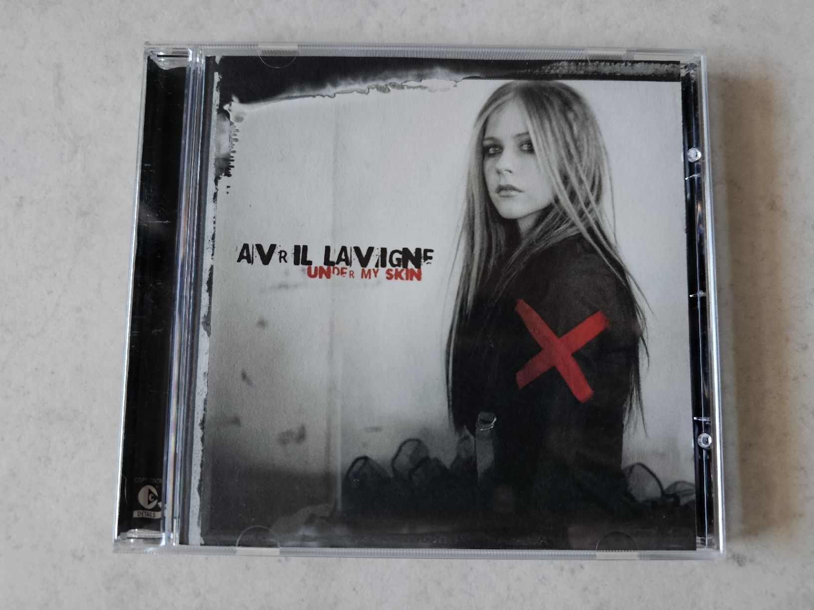 CDs: Avril Lavigne  -  Under My Skin – Gebraucht aus Schneisingen von backstore24