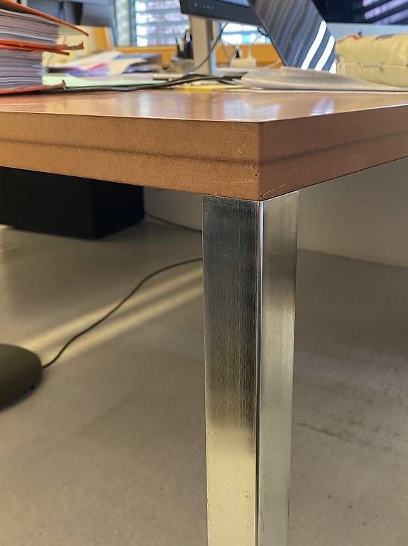 Scrivanie: Moderner Bürotisch (6 Stk) – Usato da Chur venduto da has_f8lc 2