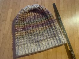 kuschlige wintermütze in schönem strick mit farbverlauf