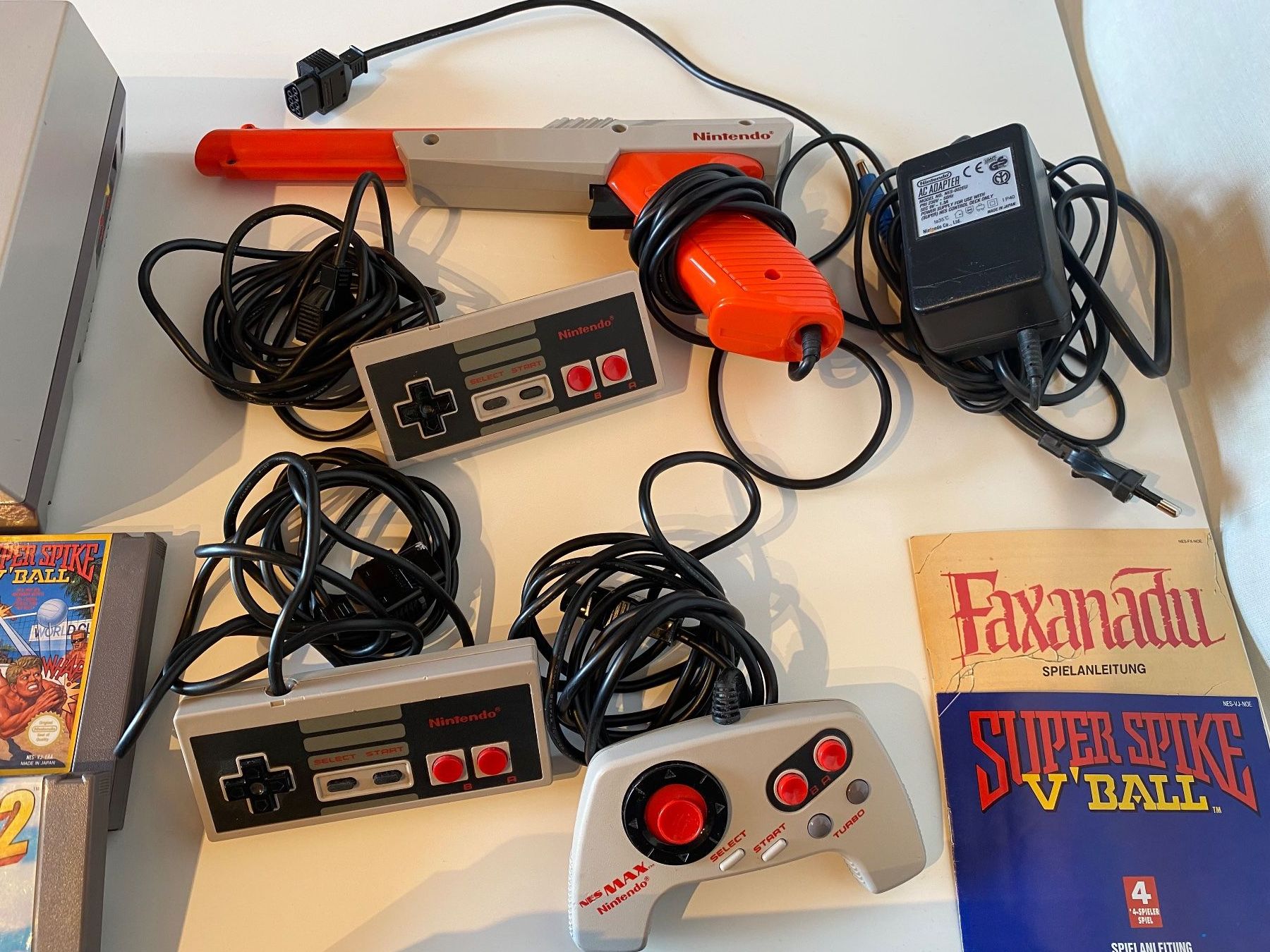 Nintendo Consoles: Nintendo NES + jeux + accessoires – D'occasion à St-Prex par Okoala 2