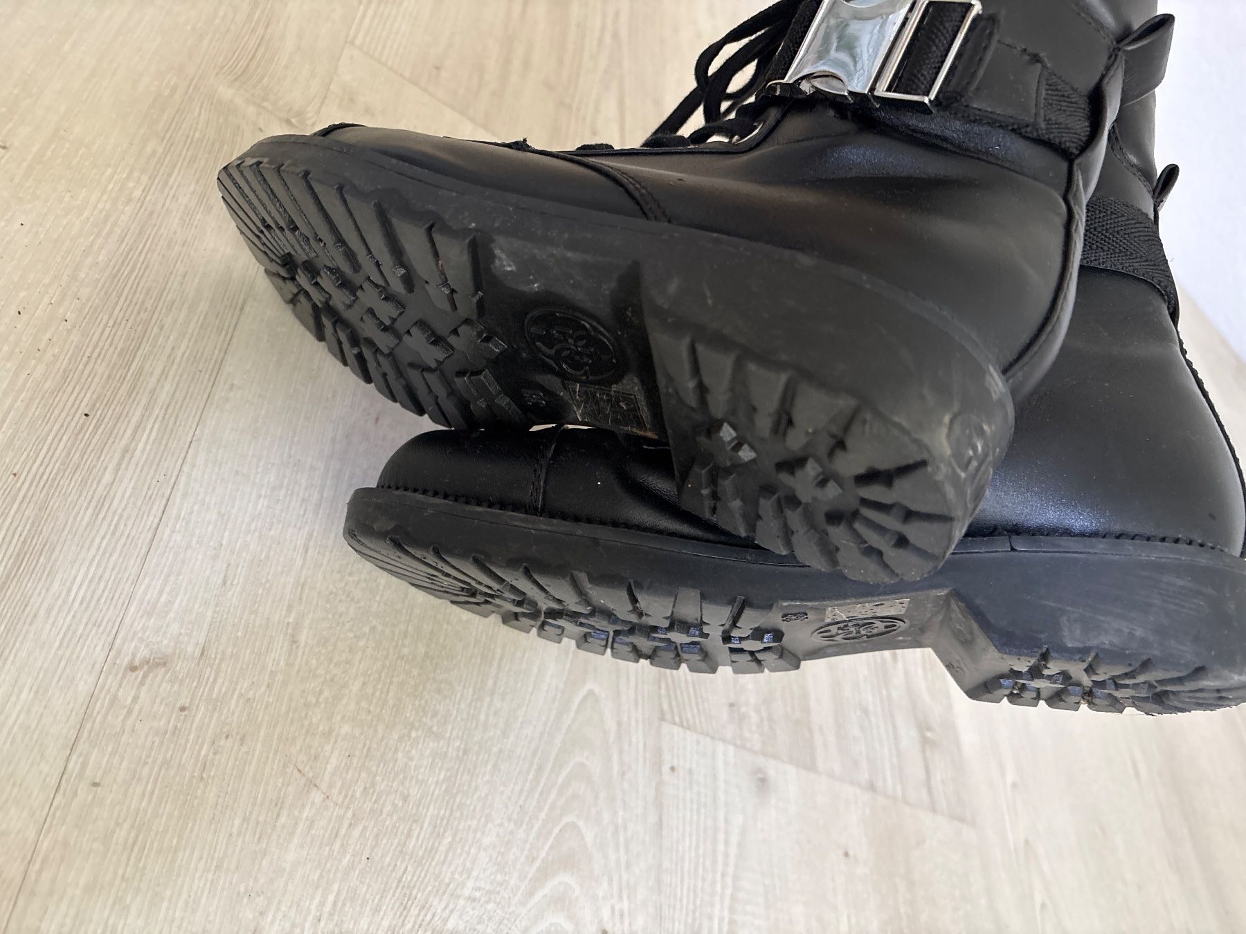 Guess Chaussures femmes: Guess Stiefeletten Boots 38 – D'occasion à therwil par ayumi991 2