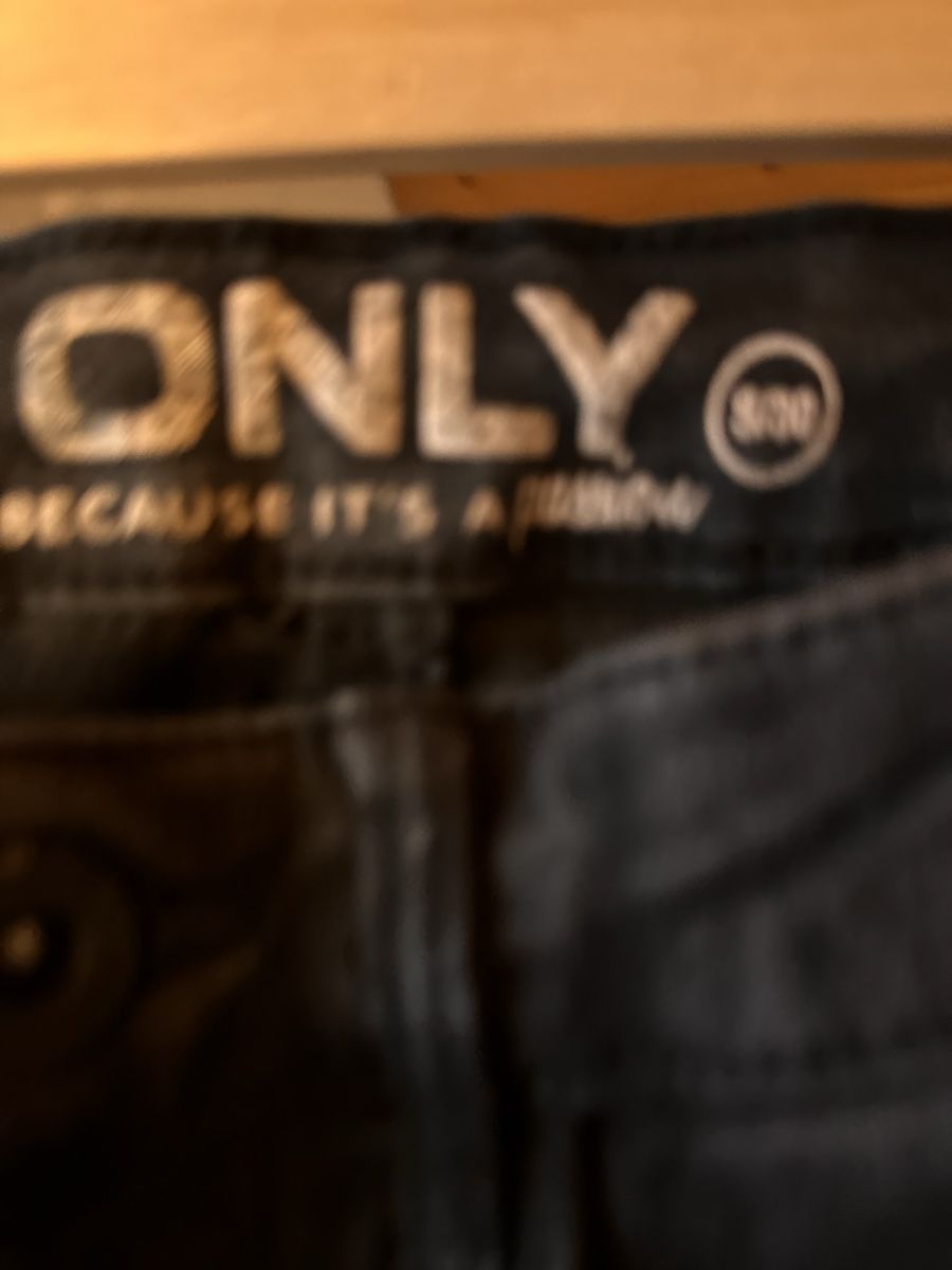 Only Jeans: Schwarze Jeans Stretch mit Kniedetail – Usato da Zürich venduto da BettinaMarie2308 2