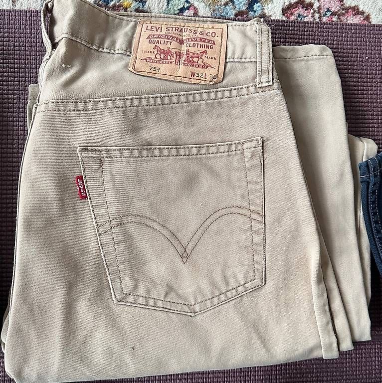 Levi's Jeans: 6 paires de Levi's – Usato da Yverdon-les-Bains venduto da Vietnet 2