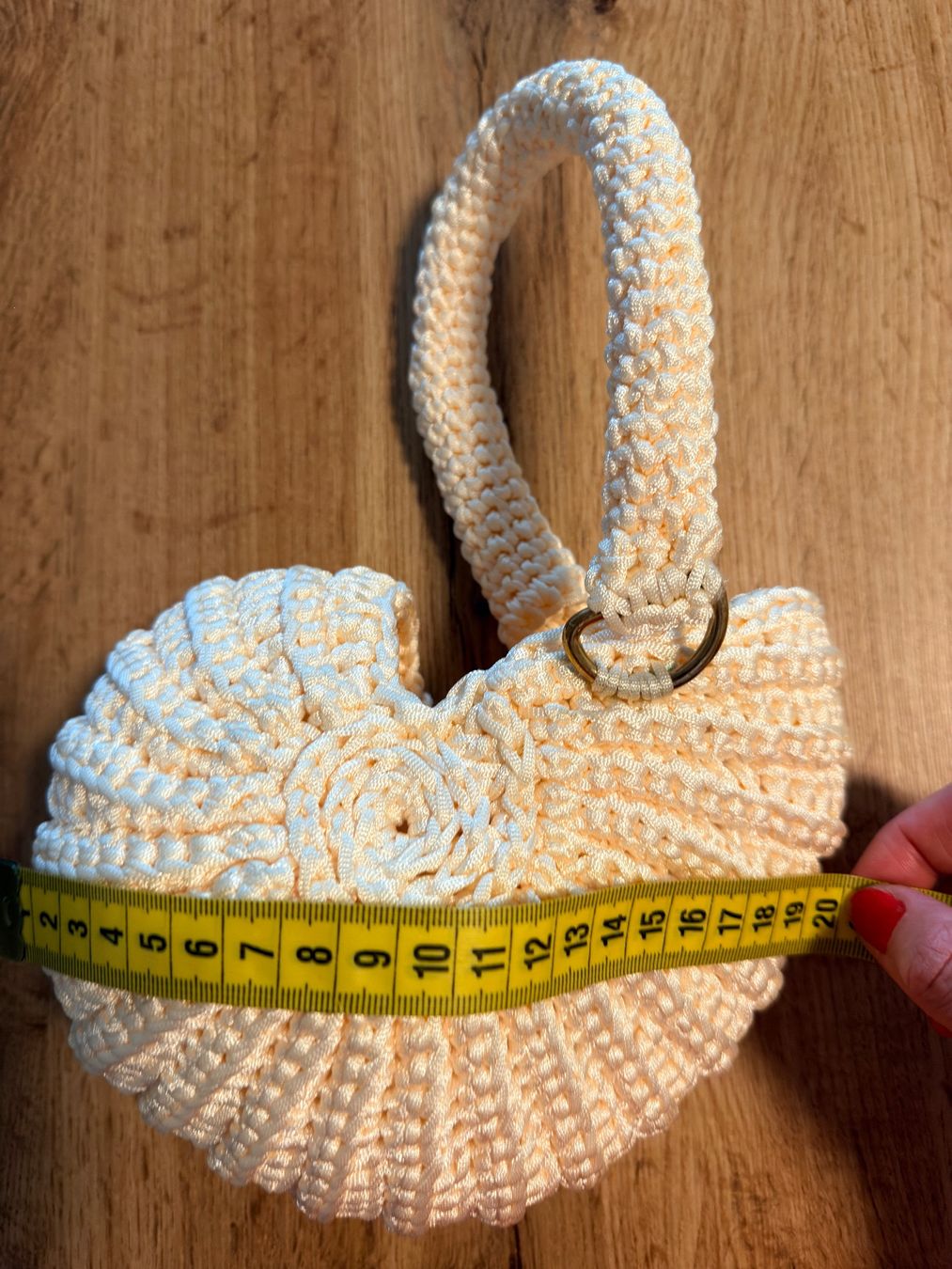 Borse da donna: Handgemachte gehäkelte Muscheltasche – Nuovo e nell'imballaggio originale da Urdorf venduto da fairfashion 3