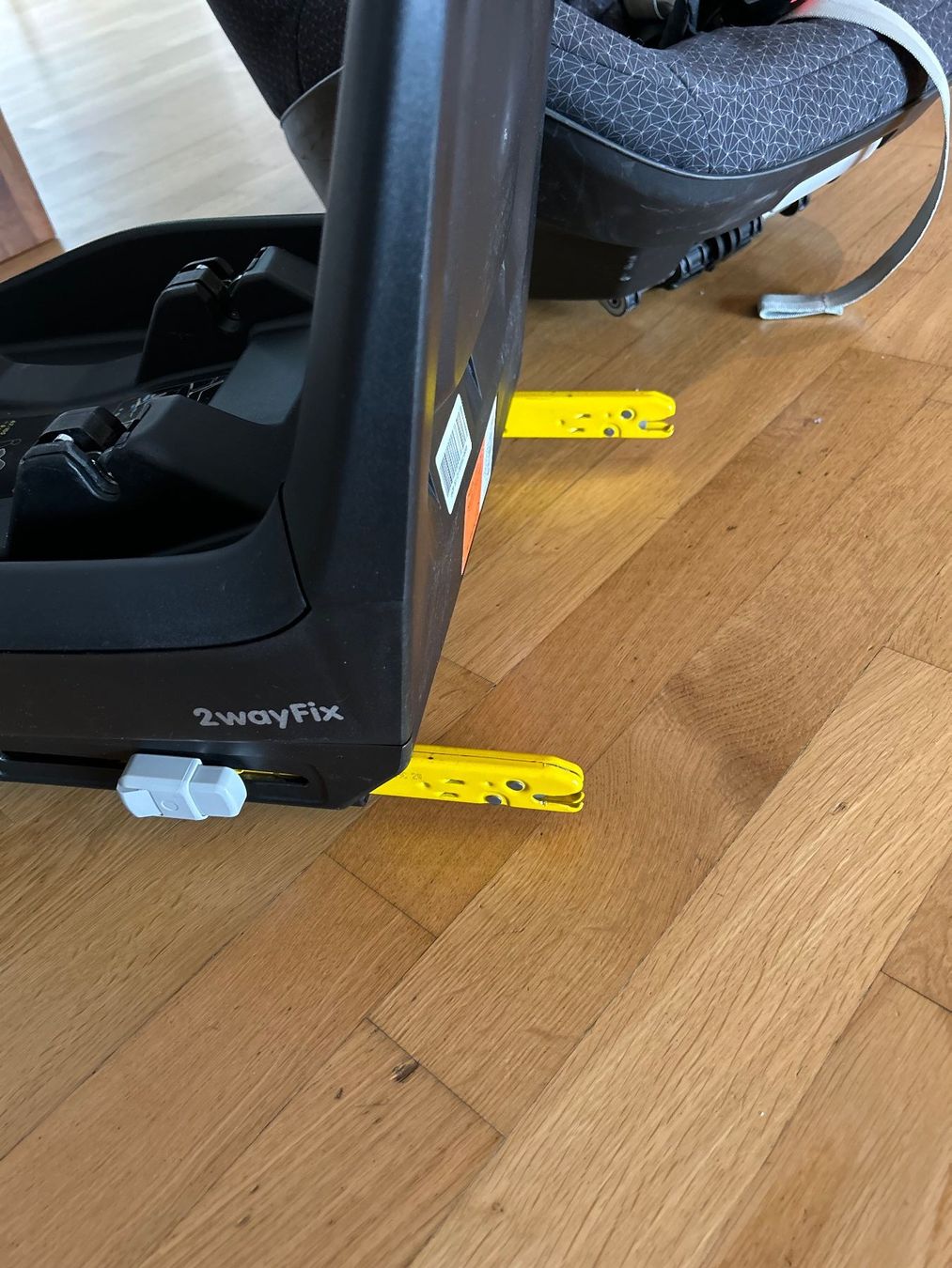 Maxi-Cosi Seggiolini per auto: Maxi Cosi 2way Pearl mit ISOFIX Station – Usato da Zürich venduto da philan123 6