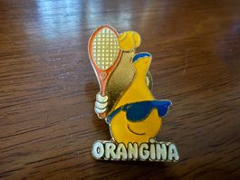 Orangina Pin Tennis Motiv gebraucht guter Zustand
