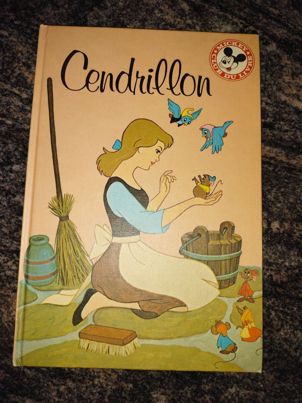 Libri: Cendrillon Mickey - Club – Usato da Cortaillod venduto da rozinna