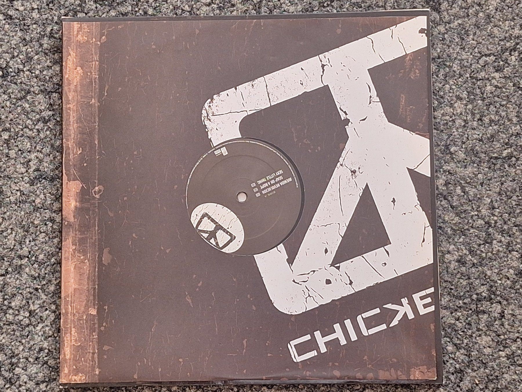 Dischi in vinile: Chickenfoot, Chickenfoot - 2 Vinyl LP EU 2009 – Nuovo (secondo la descrizione) da Oberentfelden venduto da Musicud 3