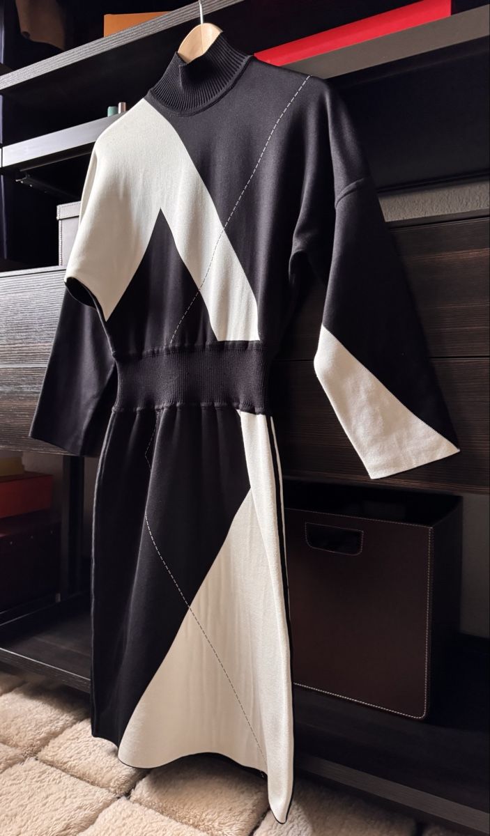 Hermès Robes: Hermès Seidenkleid Grösse 34  – D'occasion à Wilderswil par Renaissance1 2