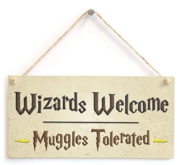 Insegne: Schild Wizards Welcome Muggles Tolerated % Black Friday % – Nuovo e nell'imballaggio originale da Walenstadt venduto da SchnaeppchenRabe
