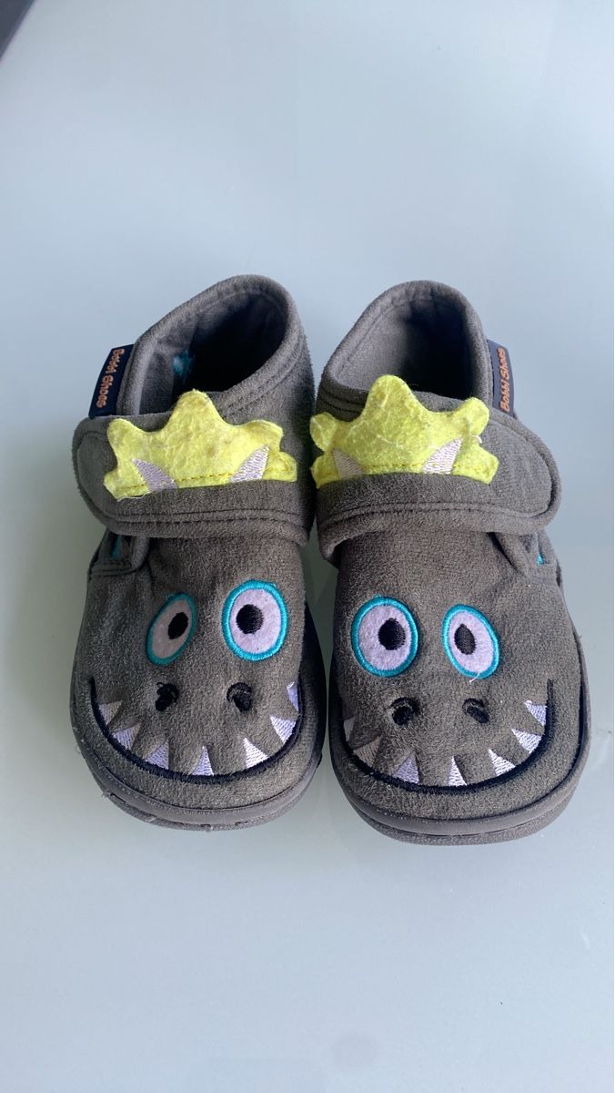 Schuhe für Jungen: Hausschuhe Dino Grösse 26 – Gebraucht aus Baden von nicolenia