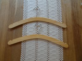 2 Stk. Kleiderbügel Holz von Speed Cpmpany - 260411