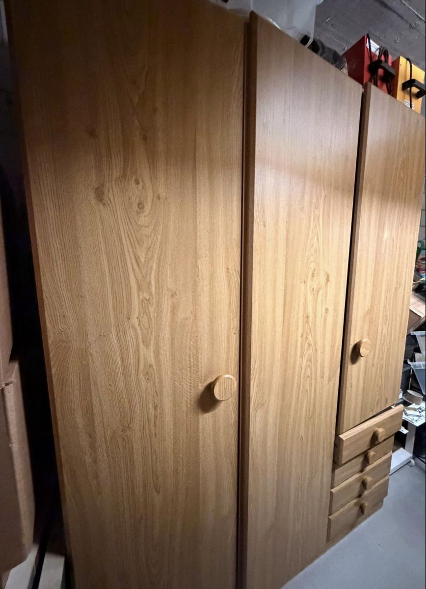 Armadi: Schrank 3-türig mit Schubladen – Usato da Bülach venduto da Migi66