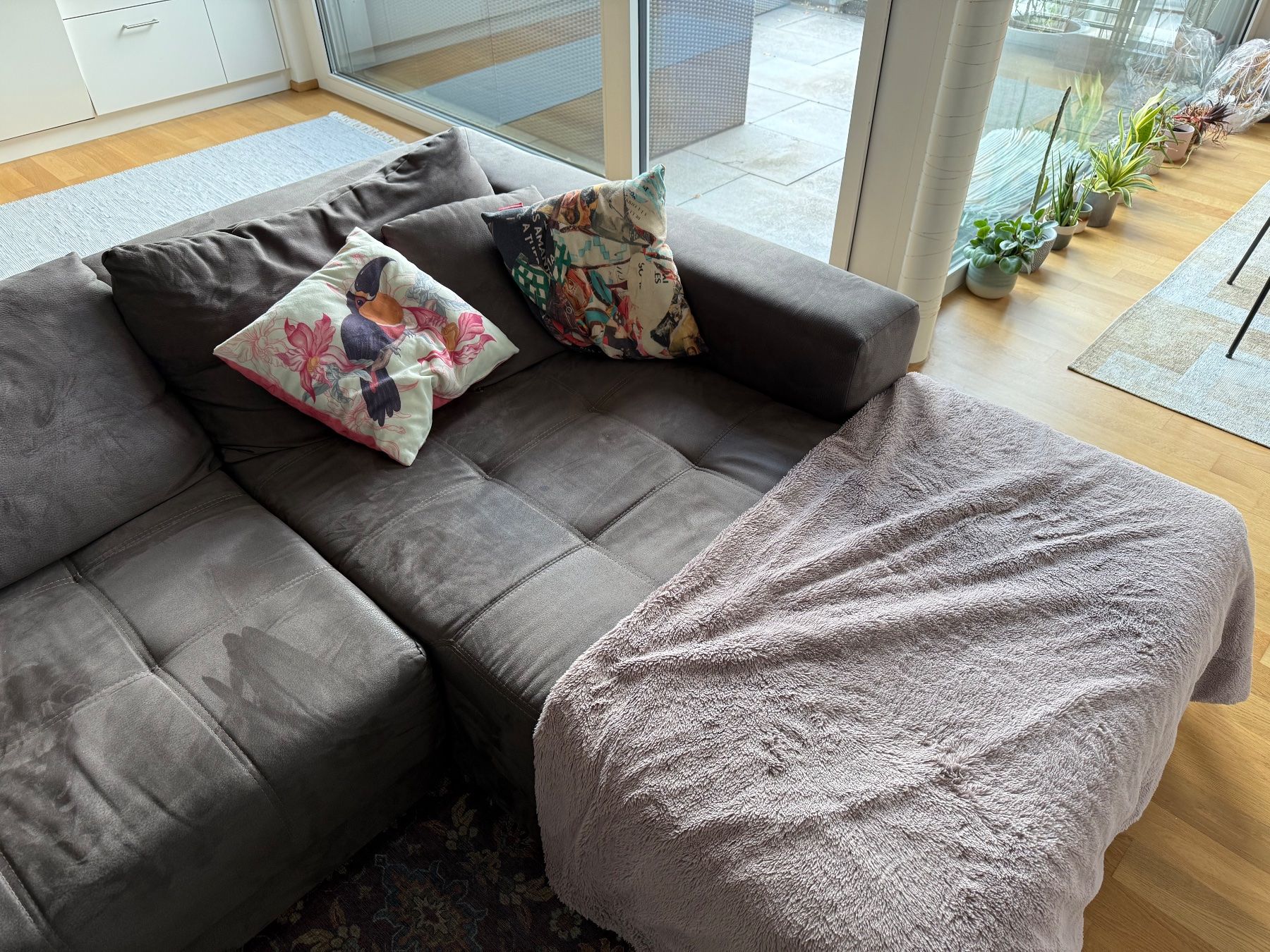 Divani: Braunes Sofa mit elektrischer Vorziehfunktion – Usato da Urdorf venduto da djadin96 2