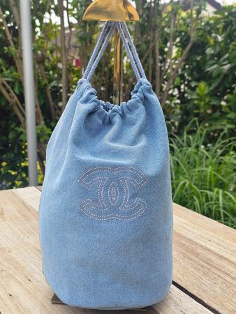 Chanel Influencer  denim cosmetic Pouch blau April26