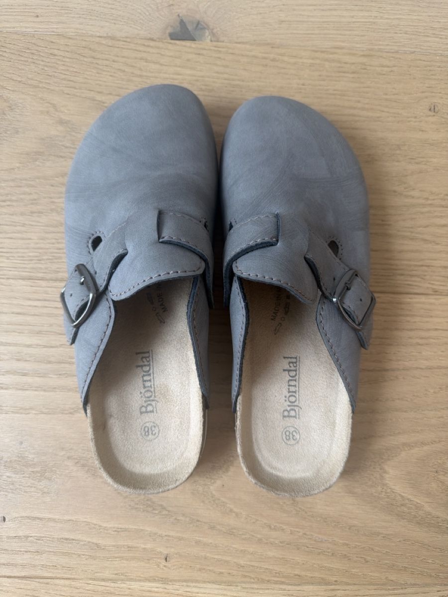 Chaussures hommes: Hausschuhe Grösse 38 – D'occasion à Hochfelden par man_6d68 1