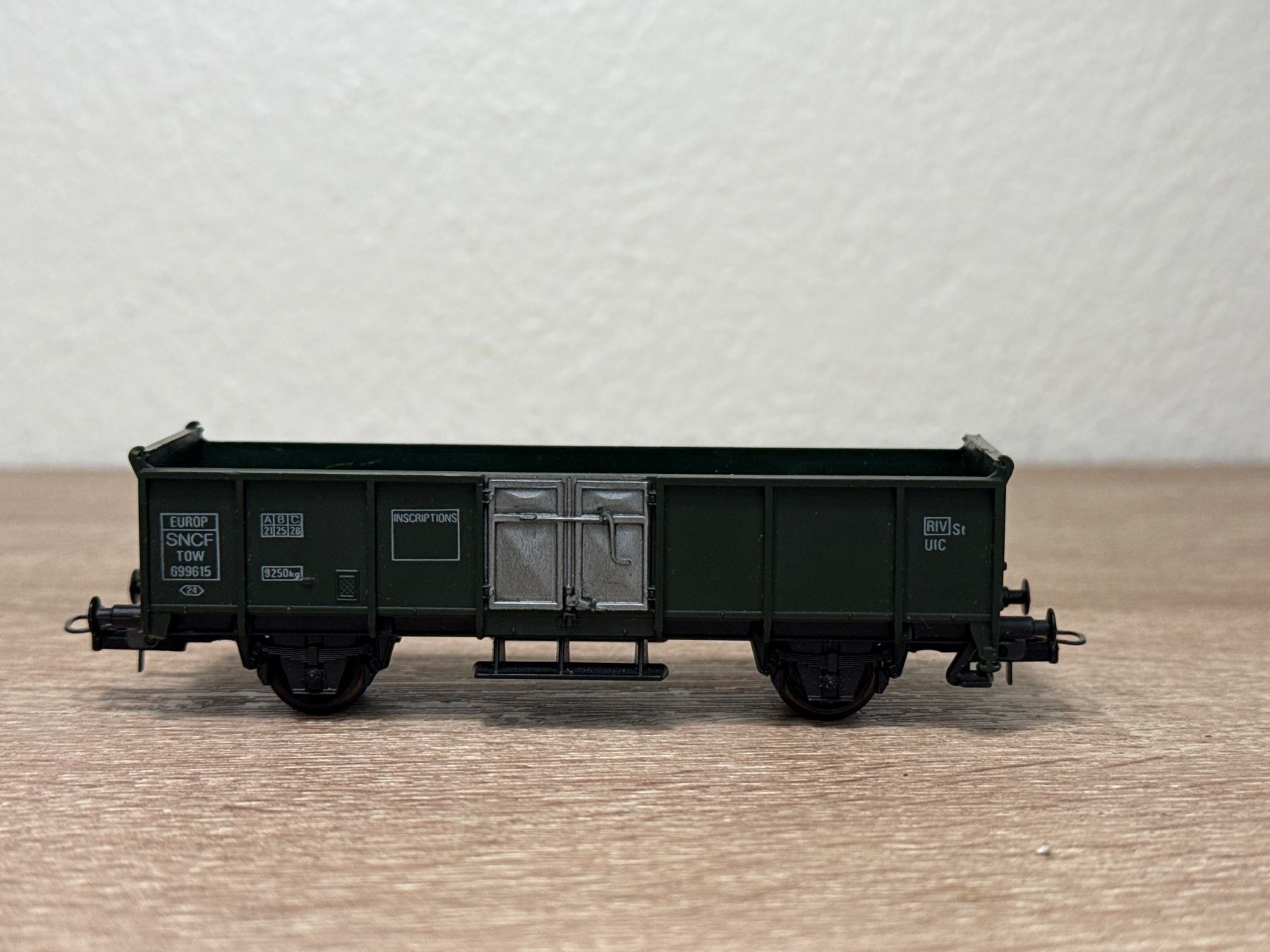 Lima Modellini di ferrovie: Lima Güterwagen SNCF H0 (214) – Usato da St-Aubin-Sauges venduto da Lo_Go 1