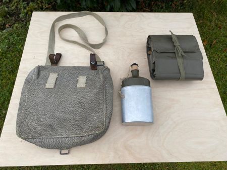 Schweizer Militär Brotsack, Feldflasche und Schuhputzzeug