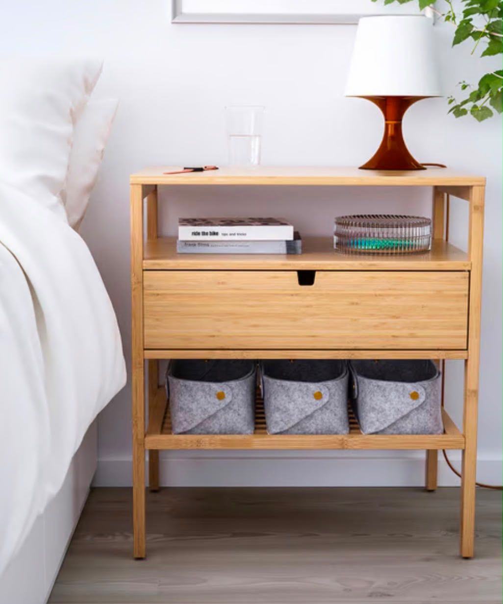 Ikea Tables de nuit: Bedside table – D'occasion à Dietikon par Jacob-Alexandre