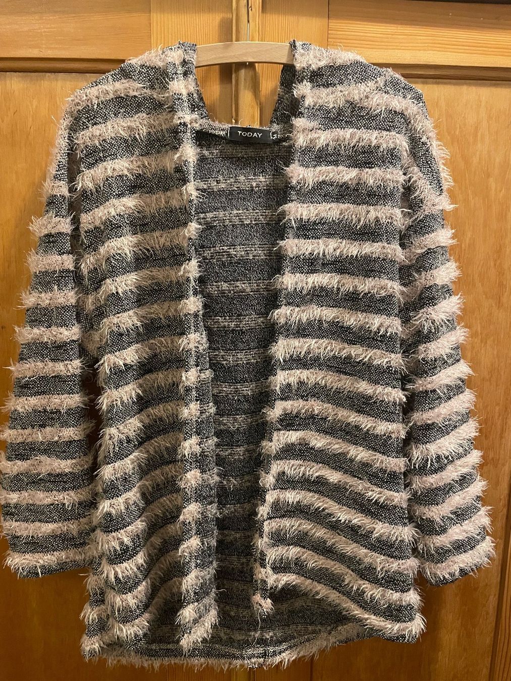 Giacche: Modische, weiche Strickjacke mit Fransen – Usato da Uster venduto da jelk