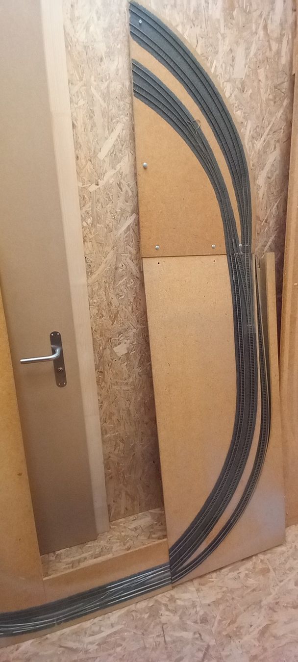 Modelleisenbahnen: Modelbahn Schienen inkl. 3 Holzplatten – Gebraucht aus Bern von eiger017 1
