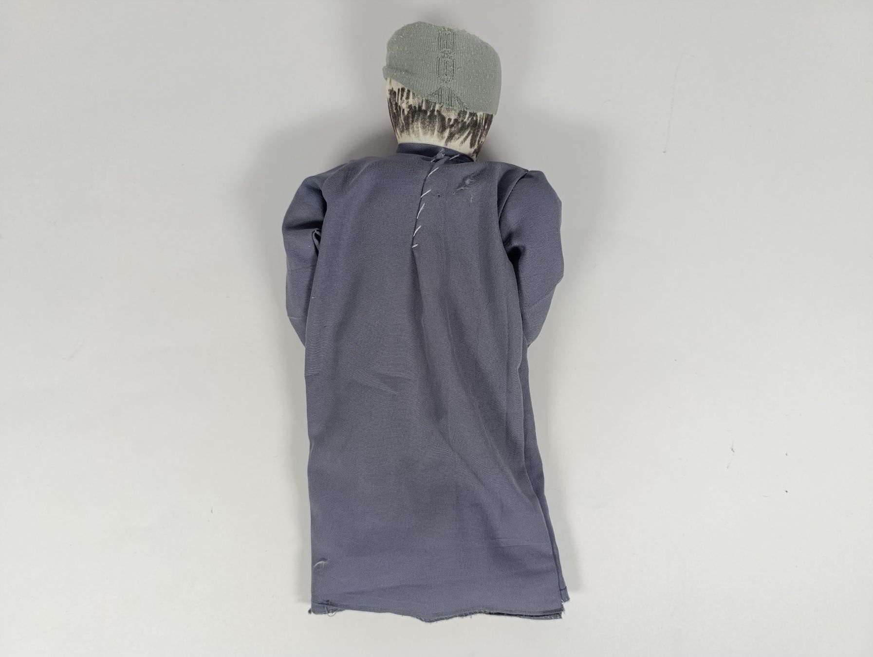 Bambole: Poupée bedouine égyptienne gris avec mouton – Usato da Thielle venduto da Plusvalue_Neuchatel 1